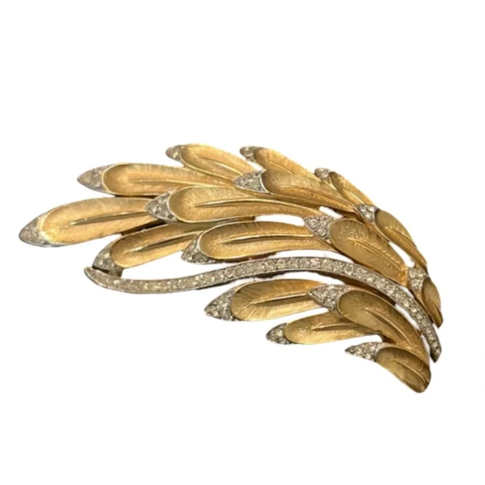 Vintage Whimical Trifari Gold Plated Crystal Angel Wings Brooch
